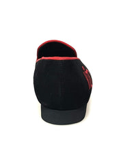 Carica immagine nella Galleria, Mocassino in camoscio nero con profilo rosso e ricamo Kizmi, forma lunga, di marca Wish Dance Shop, elegante e raffinato.