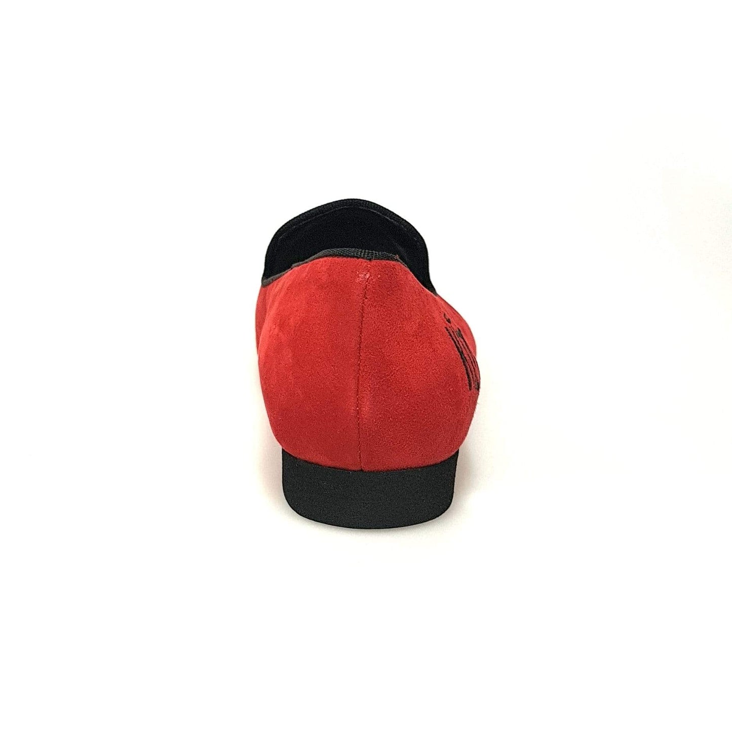 Mocassino da uomo Barone Rosso MS20 in camoscio rosso con profilo nero e ricamo, marca Kizmi, forma lunga.