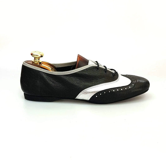 Scarpa jazz Eddy NY08 di Wish Dance Shop in pelle nera con inserto argento, comoda e elegante per ballo jazz.