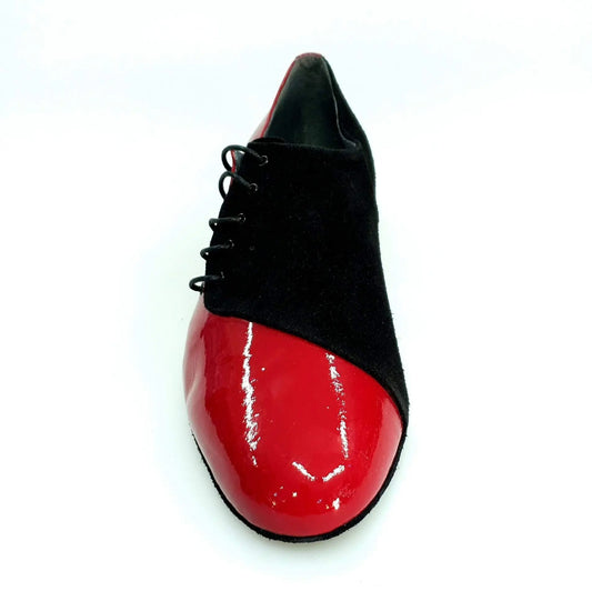 Scarpa da uomo Stardust in camoscio nero e vernice rossa, con design elegante e dettagli alla moda.