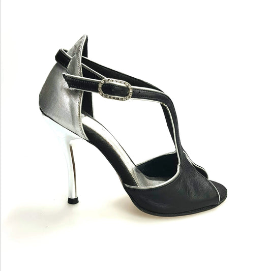 Scarpa da donna Wishdance ELIDE 401 in pelle nera e lurex argento, elegante e lucida, con design alla moda.