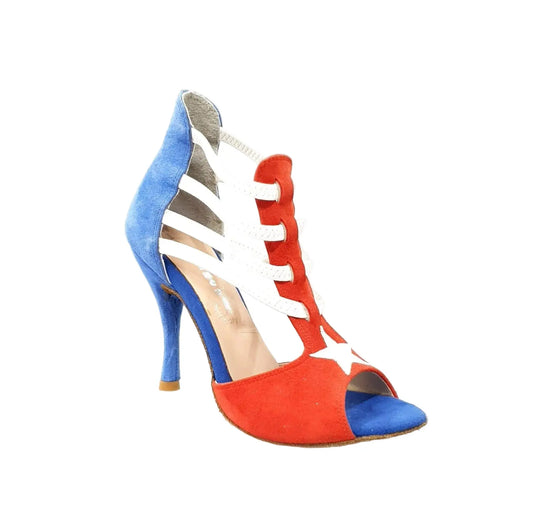 Sandalo donna Wish Dance Lilith in camoscio rosso e blu con dettagli stile bandiera di Cuba, con cinturino e suola piatta.