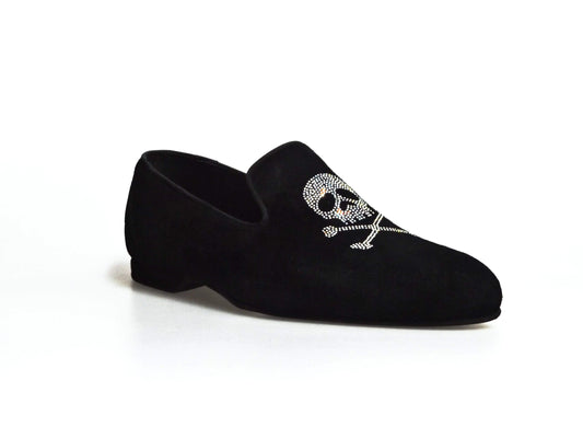 Scarpa mocassino Uomo Wishdance El Teschio in camoscio nero con borchiette oro e disegno teschio, dettagli eleganti.