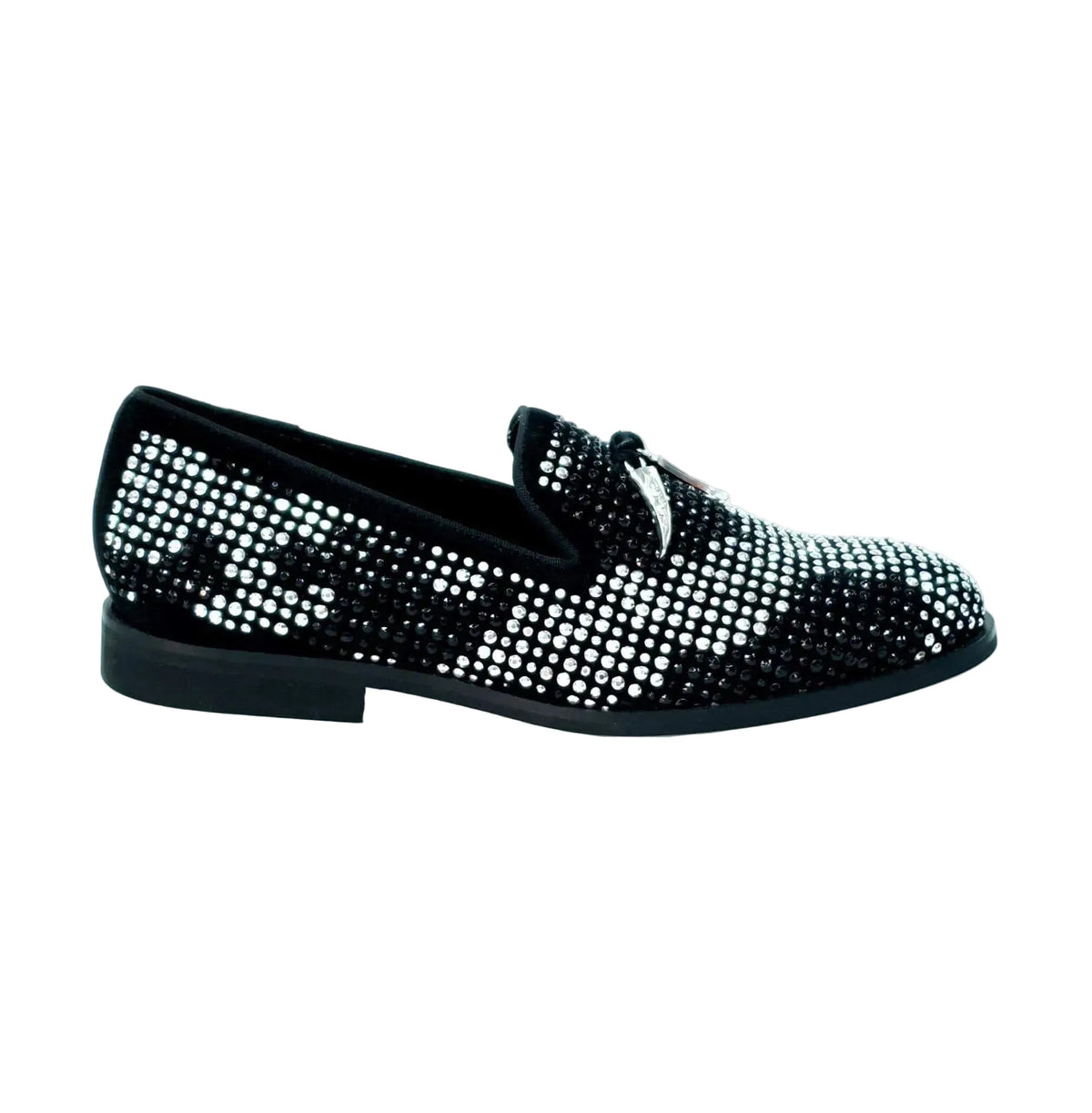 Scarpa mocassino Wishdance Lion Black Silver in camoscio nero con miniborchie nere e argento e dettagli con zanne argentate.