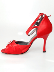 Carica immagine nella Galleria, Sandalo Outlet in raso rosso con inserto strassato e tacco a rocchettino smaltato rosso, scarpa elegante e femminile