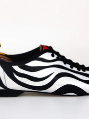 Carica immagine nella Galleria, Scarpa Jazz Wishdance Savana unisex in pelle nera con fantasia zebrata e punta personalizzata, stile elegante e originale