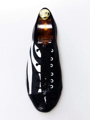 Carica immagine nella Galleria, Scarpa Jazz unisex Wishdance Savana in pelle nera con fantasia zebrata e punta in vernice nera, stile elegante e unico.