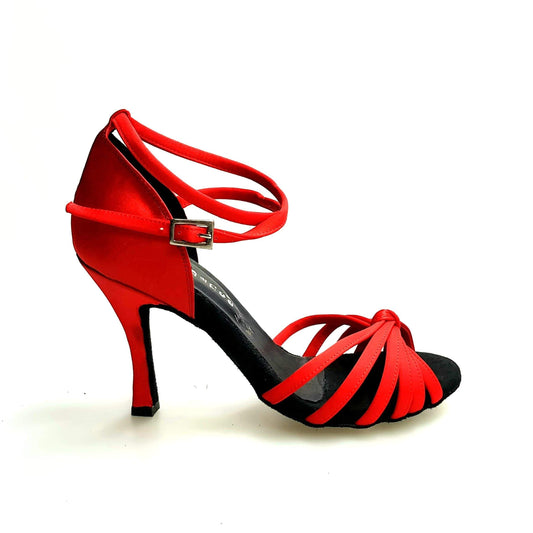 Scarpa da ballo Wishdance Patty QB in raso di seta rosso con fascette, cinturino doppio e tacco a rocchetto.