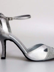 Cargar imagen en la Galería, Scarpa da donna Wishdance Ely QA in pelle argento e glitter, cinturino alla caviglia e tacco rocchettino elegante.