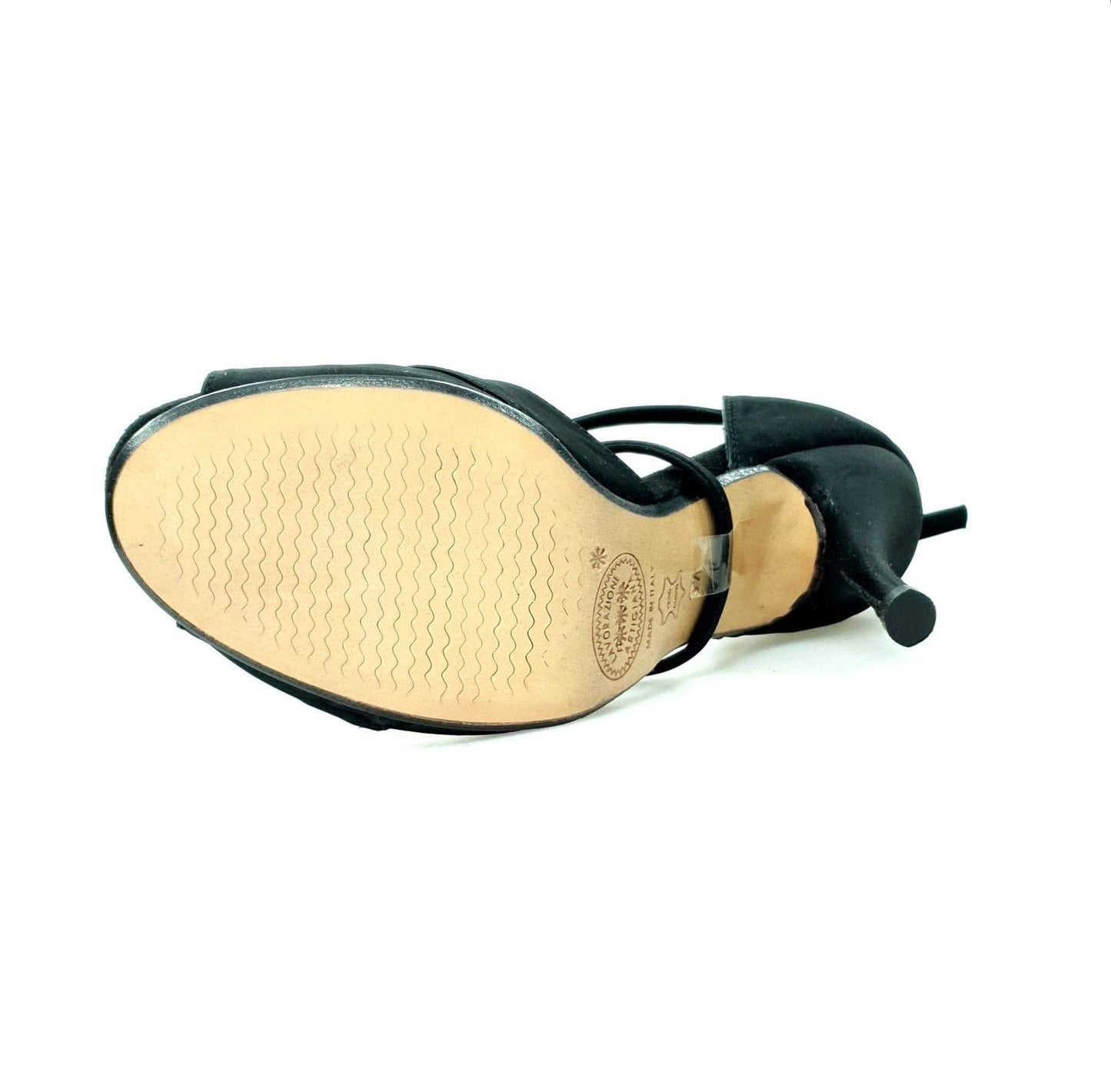 Scarpa da donna Wishdance Ely QC in raso nero con cinturino incrociato, tacco a spillo e suola in cuoio.