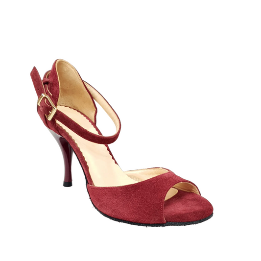 Scarpa in camoscio rosso Granada Bordeaux con tacco a spillo, elegante e alla moda, con dettagli raffinati e suola sottile.