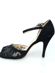 Load image into Gallery viewer, Scarpa Rosely 1582 in raso nero laminato con inserti in pizzo trasparente e tacco a spillo largo, stile elegante e sofisticato.