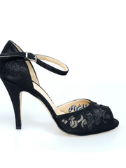 Load image into Gallery viewer, Scarpa in raso laminato nero Outlet con inserti in pizzo trasparente e tacco a spillo largo, elegante e sofisticata.