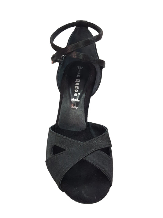 Scarpa da donna Ely QB in raso di seta nero con cinturino incrociato, tacco a rocchetto e cuscino memorex, vista frontale.