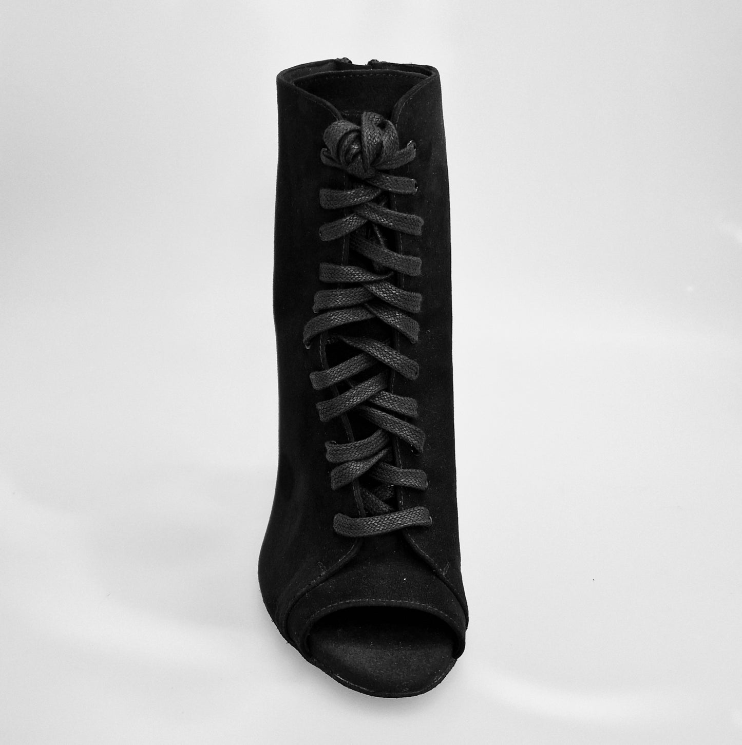 Stivale mezzo in camoscio nero ALEXIS Black con zip, tacco a spillo in alluminio verniciato effetto gommato nero.