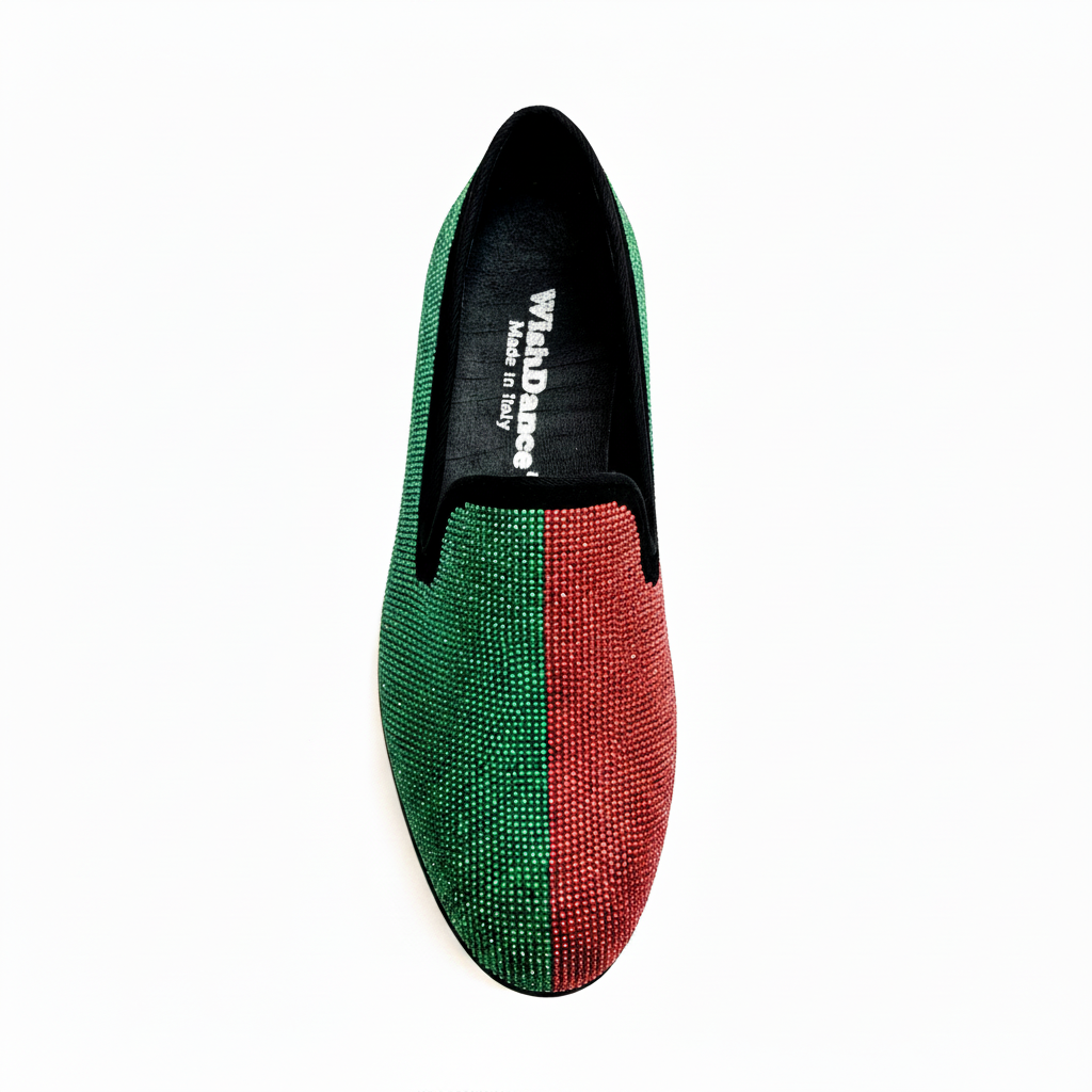 Scarpa da uomo MACETE Facão 800PJ in camoscio nero con bandiera angolana, dettagli rossi, neri e oro, stile mocassino elegante