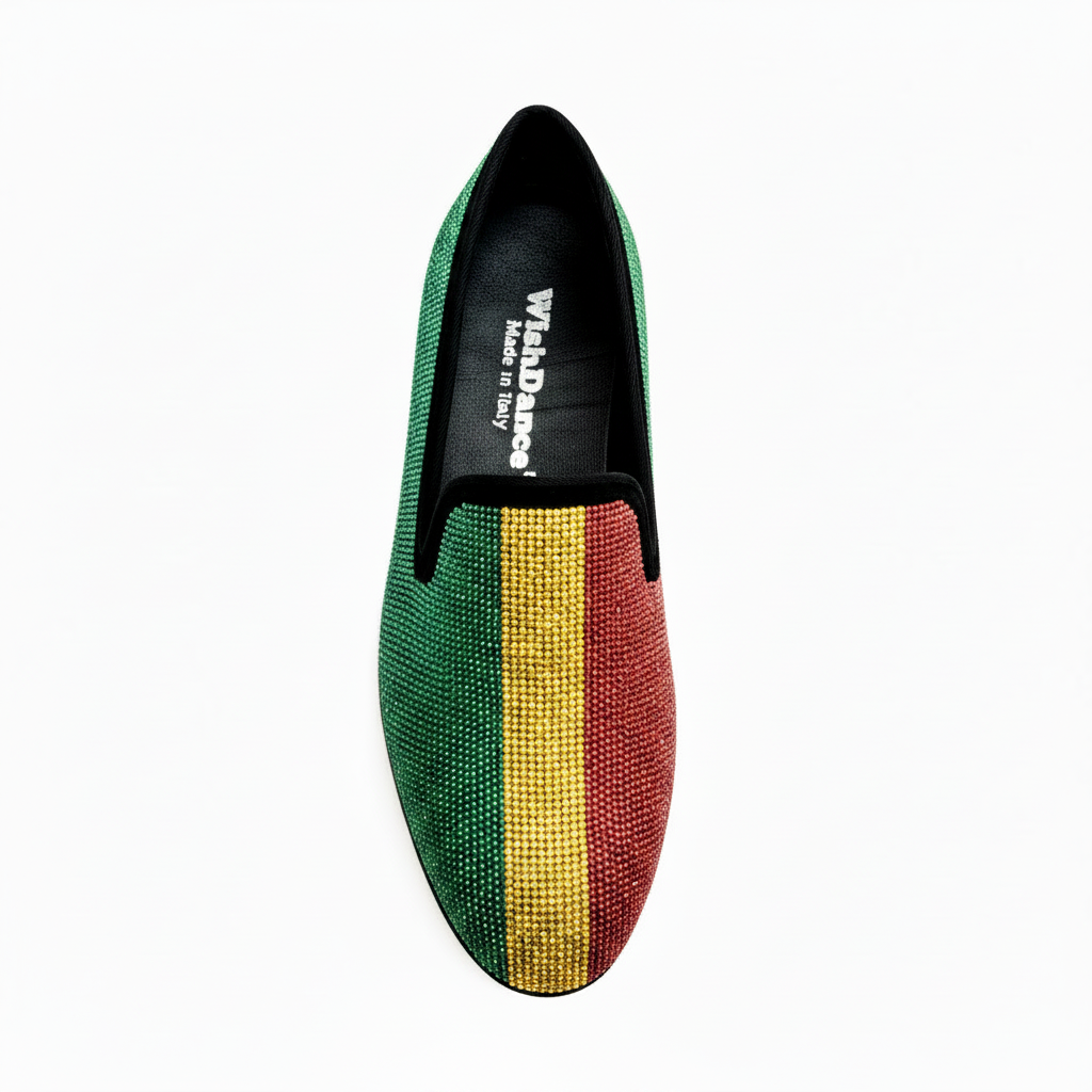 Scarpa da uomo MACETE Facão (800PJ) in camoscio nero con dettagli bandiera angolana, miniborchie rosse, nere e oro.