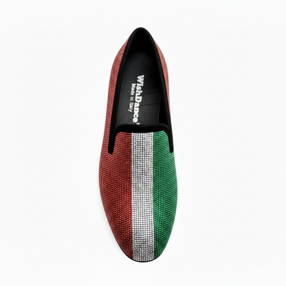 Scarpa da uomo MACETE Facão 800PJ in camoscio nero con bandiera angolana, miniborchie rosse, nere e oro, stile elegante e distintivo