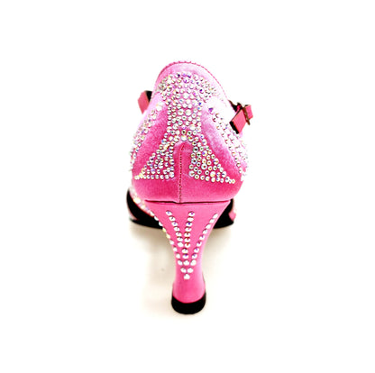 Scarpa da ballo in raso seta rosa fuxia ALESSIA Superb (L1) con Swarovski Boreali e tacco a rocchetto, vista frontale.