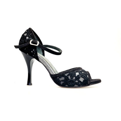 Sandalo donna Wish Dance in camoscio nero con cinturino in pizzo Sally Nero, tacco a rocchetto smaltato nero.