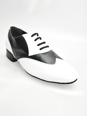 Carica immagine nella Galleria, COTISO (108N) - Stringata a Coda di Rondine Mod. Oxford in Pelle Bianca e Pelle Nera
