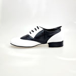 Load image into Gallery viewer, COTISO (108N) - Stringata a Coda di Rondine Mod. Oxford in Pelle Bianca e Pelle Nera
