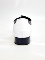 Carica immagine nella Galleria, COTISO (108N) - Stringata a Coda di Rondine Mod. Oxford in Pelle Bianca e Pelle Nera
