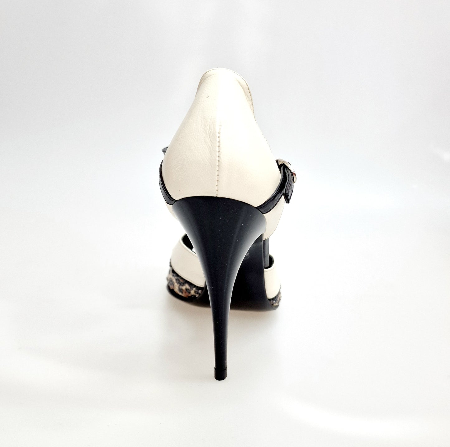Scarpa in pelle beige e nera Wish Dance con inserto leopardato, tacco a spillo smaltato nero, design elegante e moderno