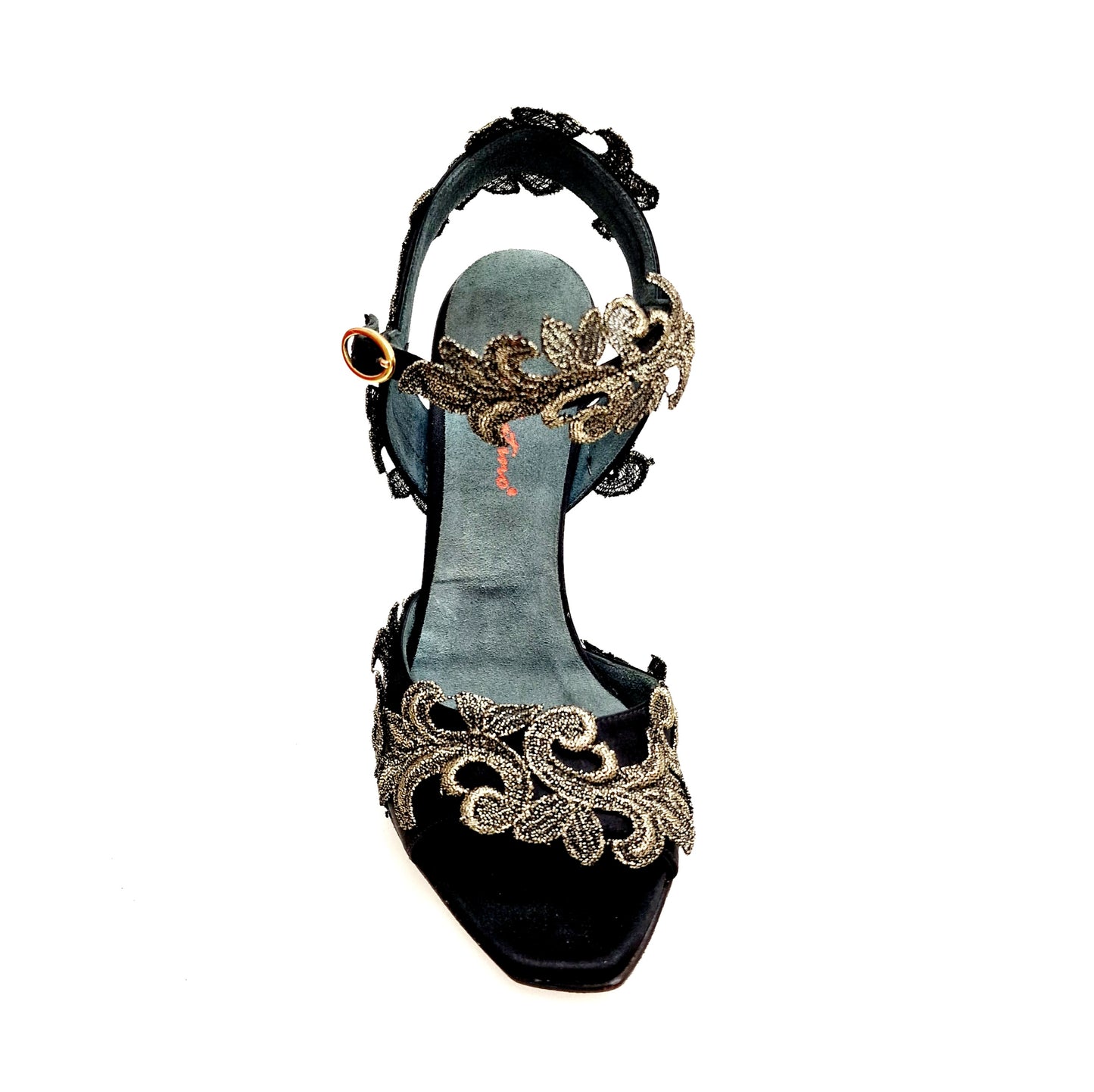 Sandalo donna Wish Dance PZ F.626 in raso seta nera con applicazione di pizzo macramé e tacco a spillo nero smaltato.