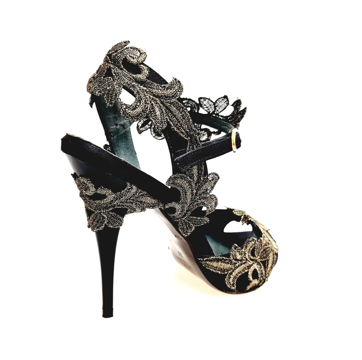 Sandalo da donna Wish Dance PZ F.626 in raso seta nera con applicazione di pizzo macramé e tacco a spillo smaltato nero