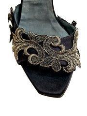 Carica immagine nella Galleria, NURYA PZ F.626 (R.L. by WISH DANCE) Sandalo da Donna in Raso Seta Nera con Applicazione di Pizzo Macramé Tacco a Spillo Sottile Smaltato Nero
