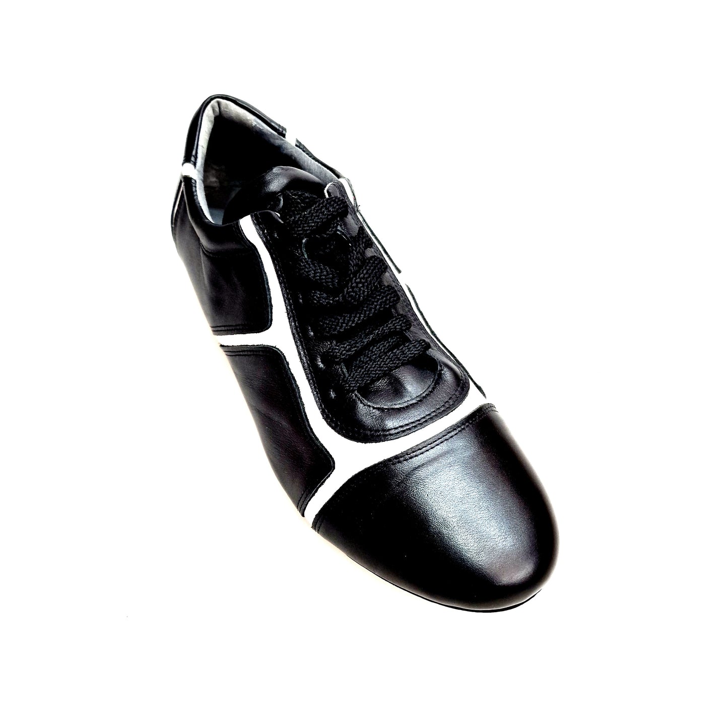 Sneaker Antony 115 Wish Dance Shop, scarpa da uomo in pelle nera con inserti in vernice bianca, vista frontale.