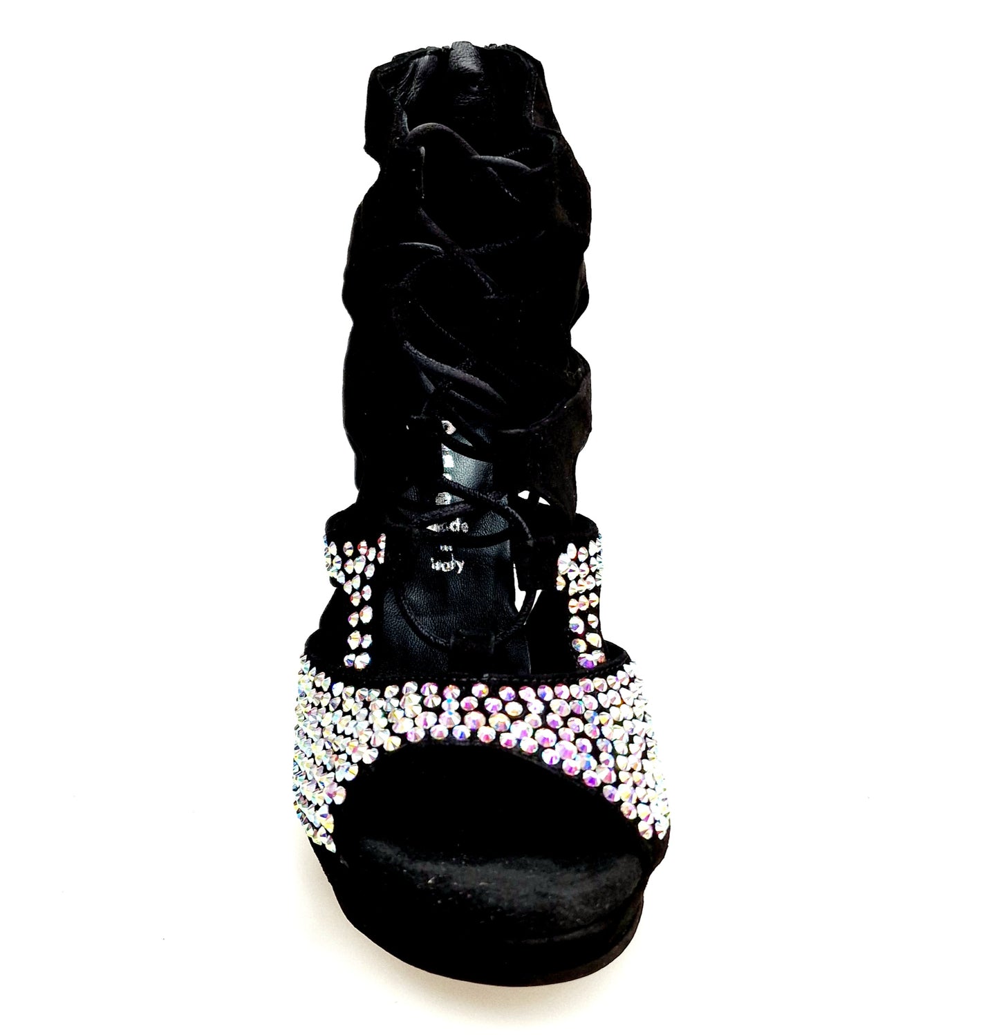 Sandalo a tronchetto Olimpya One in camoscio nero con Swarovski Boreali, plateau e tacco alto a spillo largo, dettaglio elegante.