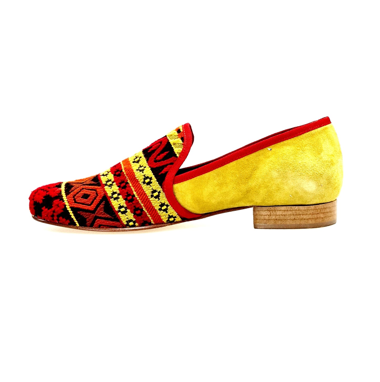 Mocassino uomo Wish Dance Shop MS21 in tessuto con fantasie messicane, tallone in camoscio giallo senape e tacco in legno.