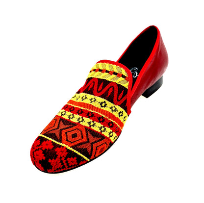 Mocassino uomo Mexicano MS21 in tessuto fantasia con tallone in pelle rossa e tacco in legno, stile tradizionale messicano.