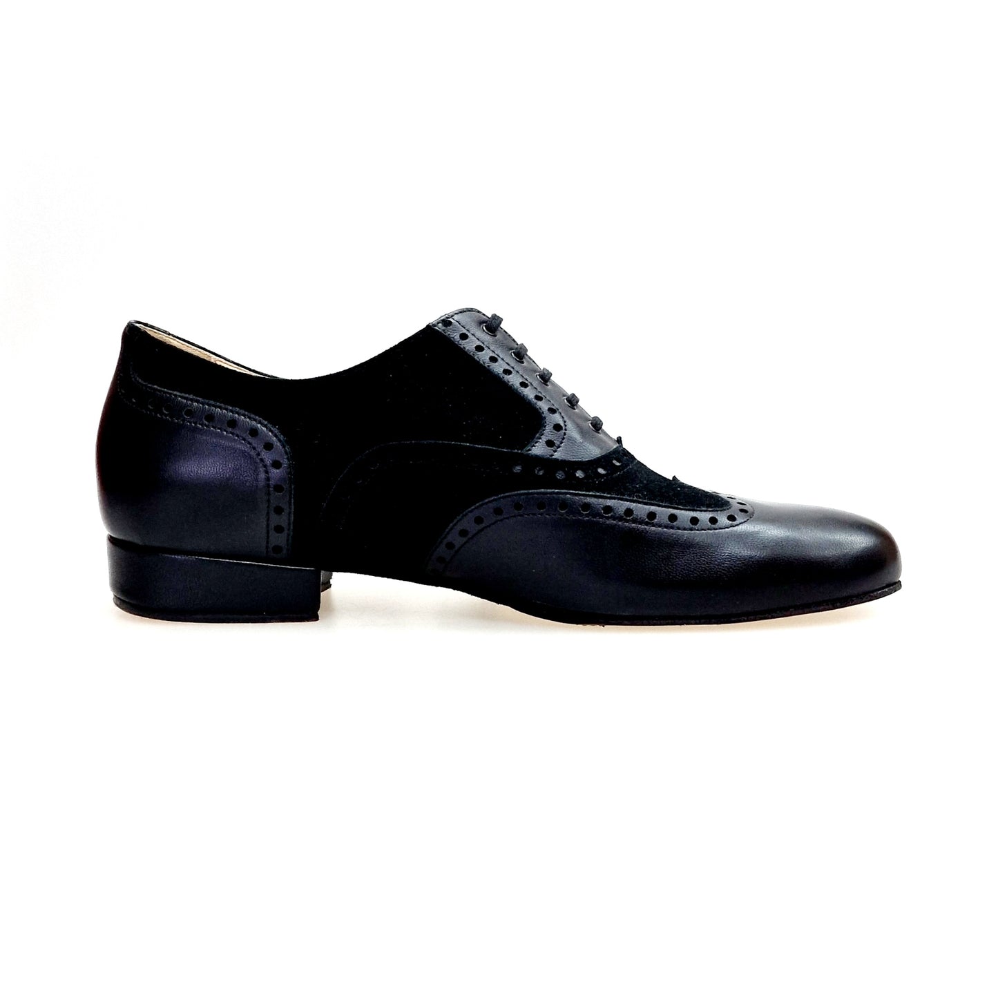 Scarpe stringate Adolfo Chicago Forata in pelle nera e camoscio nero, con suola divisa e profili forati, modello Oxford.