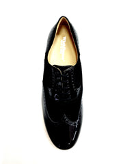 Load image into Gallery viewer, ADOLFO (811F Chicago Forata) - Stringata a Coda di Rondine Mod. Oxford Profili Forati in Vernice Nera e Camoscio Nero con Suola Intera
