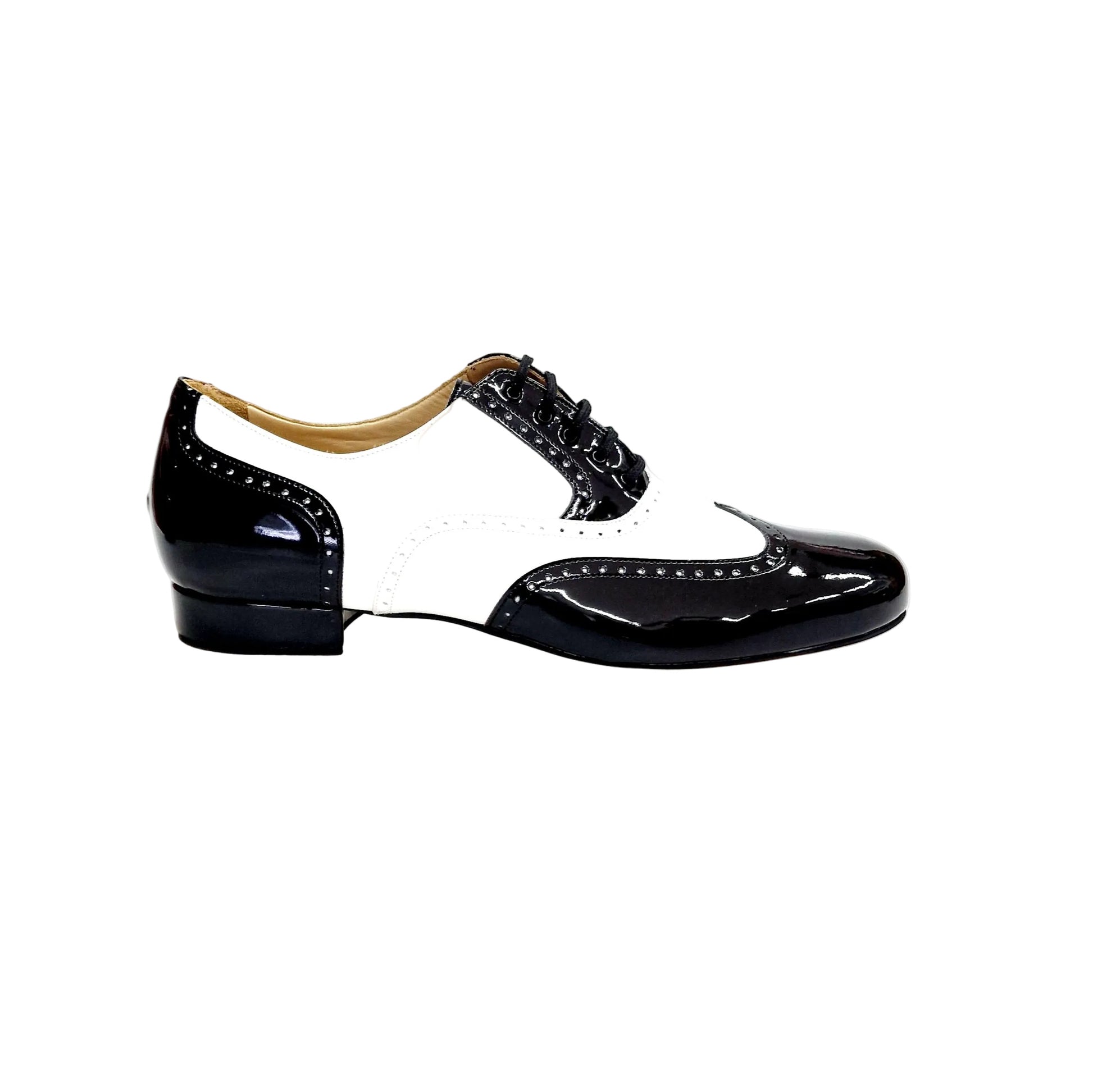 Scarpe stringate Adolfo Chicago Forata in vernice nera e bianca con profili forati, mod. Oxford a coda di rondine, Wish Dance Shop