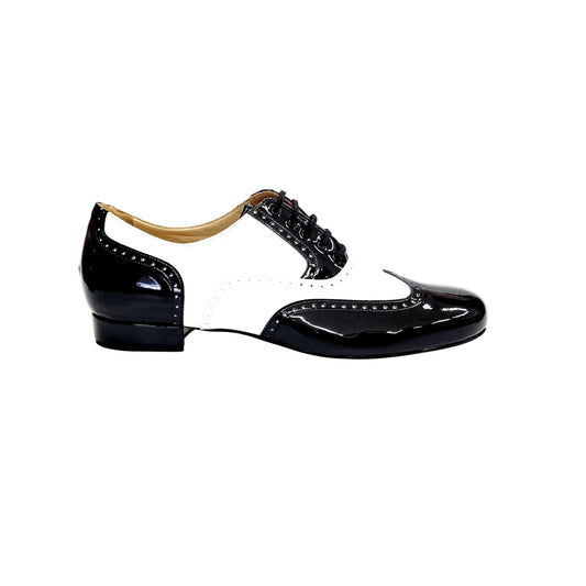 Scarpe stringate Adolfo Chicago Forata in vernice nera e bianca con profili forati, mod. Oxford a coda di rondine, Wish Dance Shop