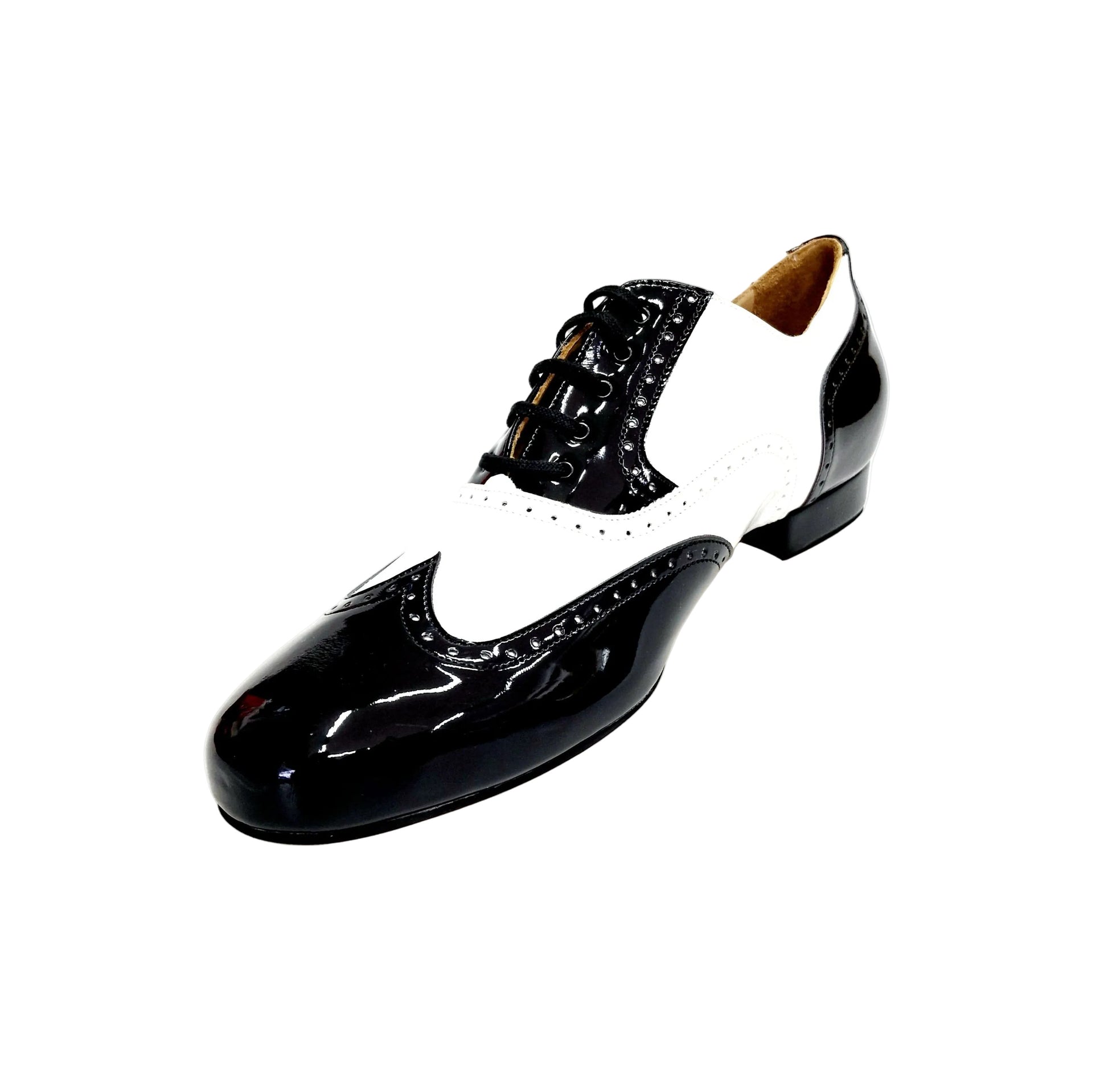 Scarpa stringata Adolfo Chicago Forata Wish Dance Shop in vernice nera e bianca, con profili forati e coda di rondine, modello Oxford.