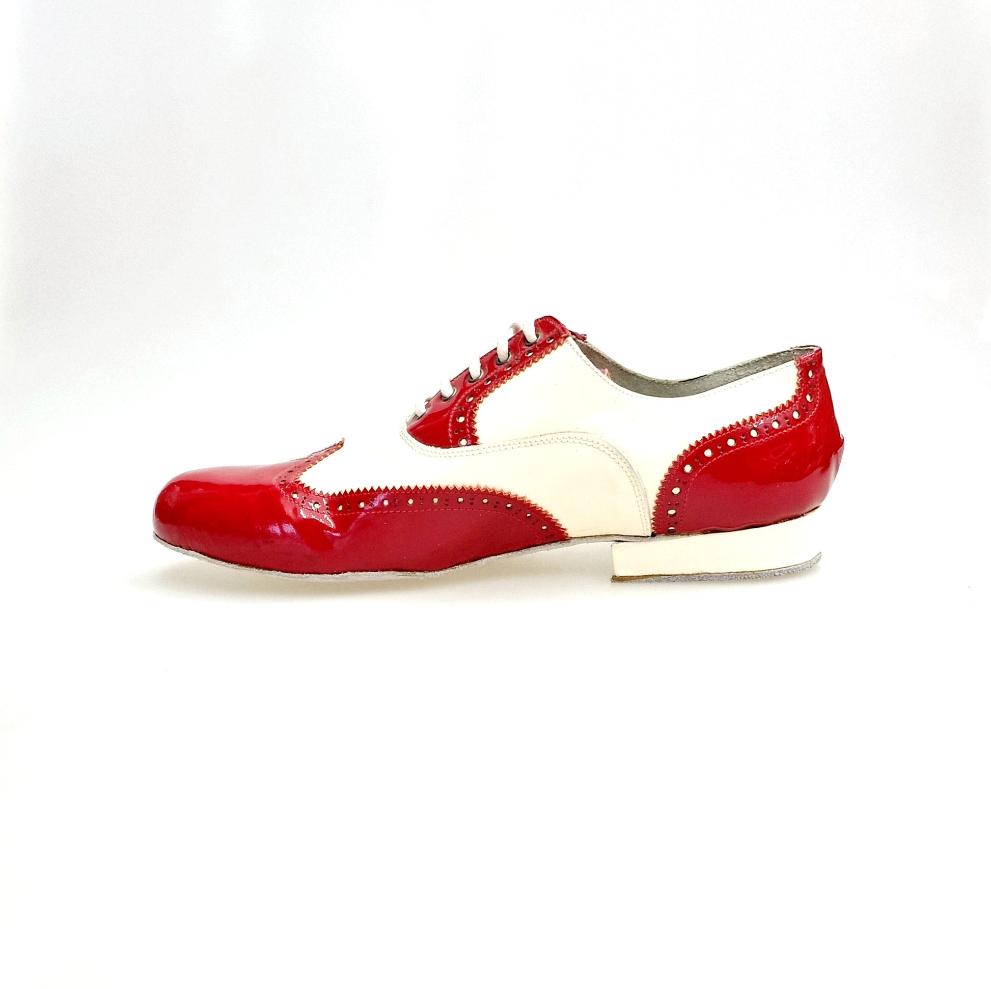 Scarpa da uomo Samuel Movida Wish Dance con vernice rossa e bianca, coda di rondine tonda, dettaglio elegante e lucido