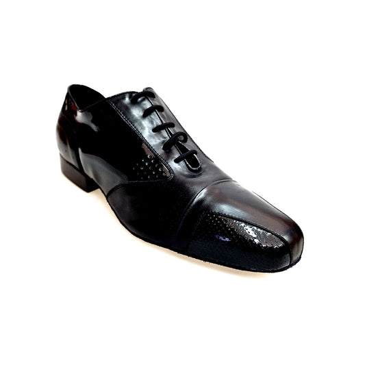 Scarpa da uomo Milo di Wish Dance in morbida pelle nera e vernice nera con punta squadrata, stile elegante e moderno