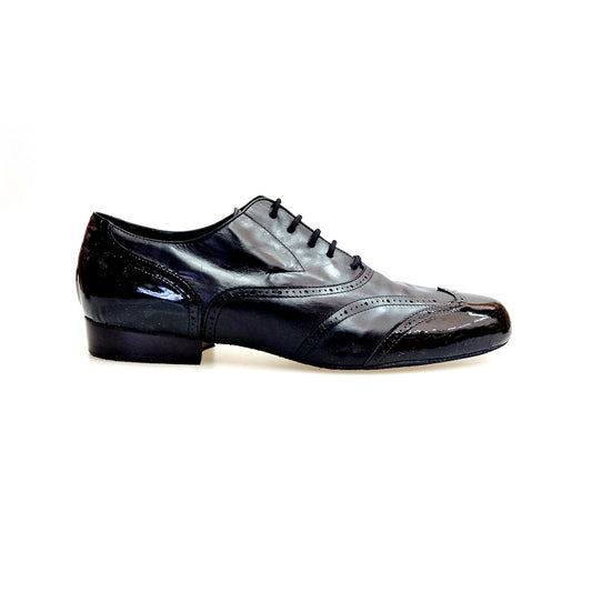 Scarpa in morbida pelle nera e vernice nera Wish Dance MOMO con punta tonda a coda di rondine, stile elegante e sofisticato