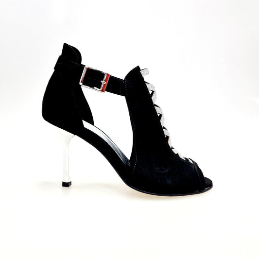 Scarpa donna DINKA in camoscio nero con inserto glitter argento, tacco a stiletto squadrato e laminato argentato.