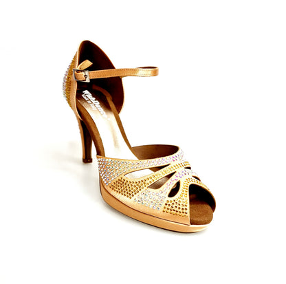Scarpa da ballo Alexa LP4 in raso carne con Swarovski, tacco basso a spillo largo e plateau, elegante e sofisticata.
