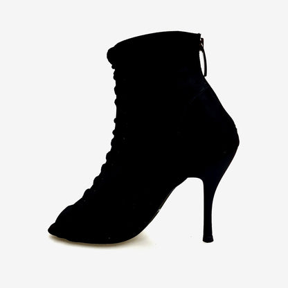 Stivaletto nero Alexis Black con zip, tacco a spillo in alluminio verniciato effetto gommato, in camoscio nero.