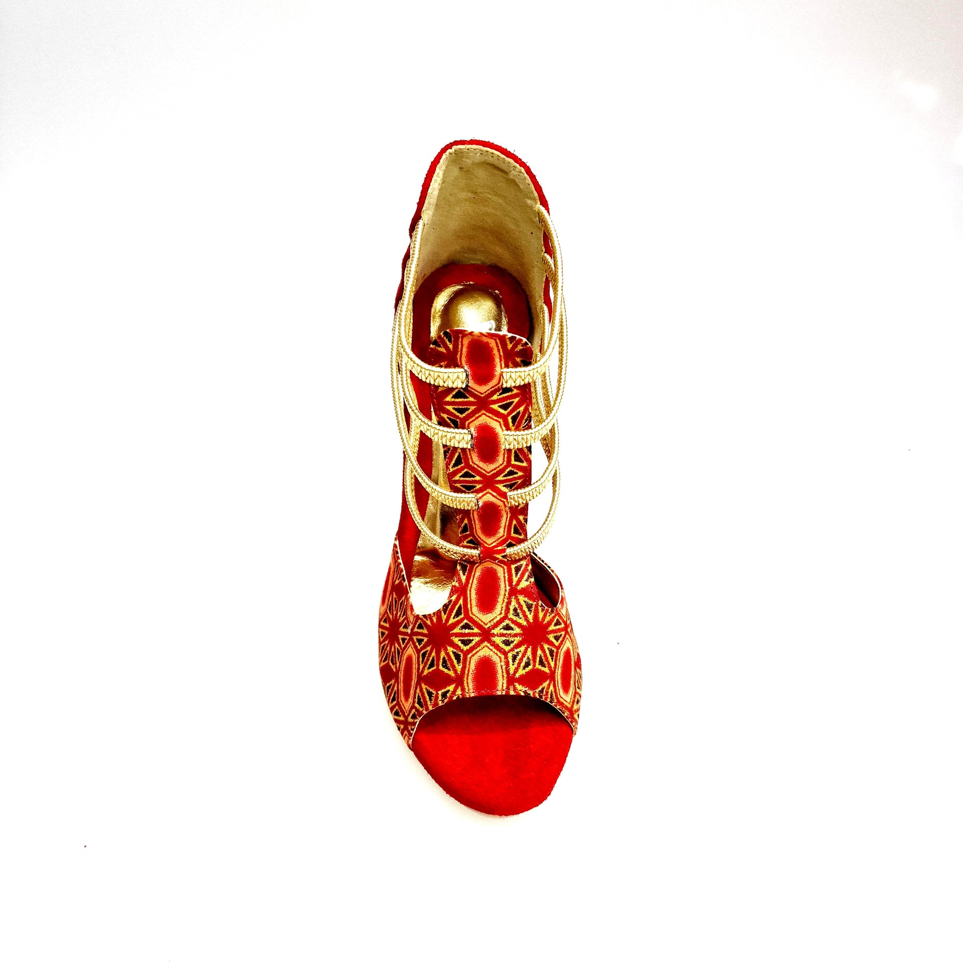 Sandalo donna RED FOX 460PW in camoscio rosso con elastici oro, inserti glitter oro e tacco a spillo laminato oro.