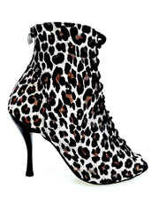 Carica immagine nella Galleria, ALEXIS Leyopa (Art. 132) - Mezzo Stivaletto con Zip in Raso seta Maculato Leopardo Bianco Tacco a Spillo in Alluminio Smaltato Nero
