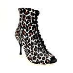 Carica immagine nella Galleria, ALEXIS Leyopa (Art. 132) - Mezzo Stivaletto con Zip in Raso seta Maculato Leopardo Bianco Tacco a Spillo in Alluminio Smaltato Nero
