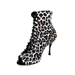 Carica immagine nella Galleria, ALEXIS Leyopa (Art. 132) - Mezzo Stivaletto con Zip in Raso seta Maculato Leopardo Bianco Tacco a Spillo in Alluminio Smaltato Nero
